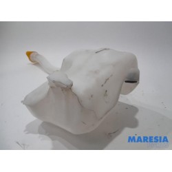 Renault - Master - Front windscreen washer reservoir