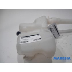 Renault - Master - Front windscreen washer reservoir