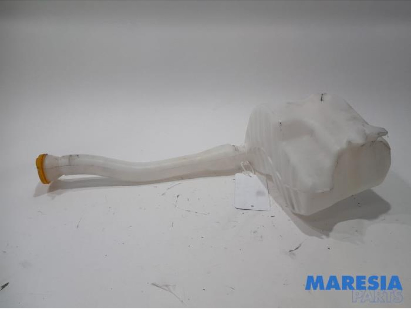 Renault - Master - Front windscreen washer reservoir