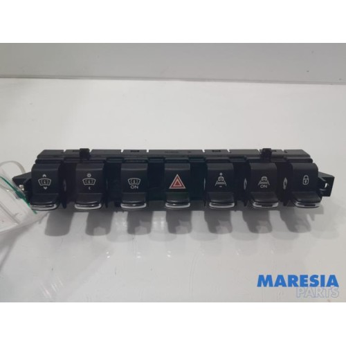 Peugeot - 3008 - Panic lighting switch