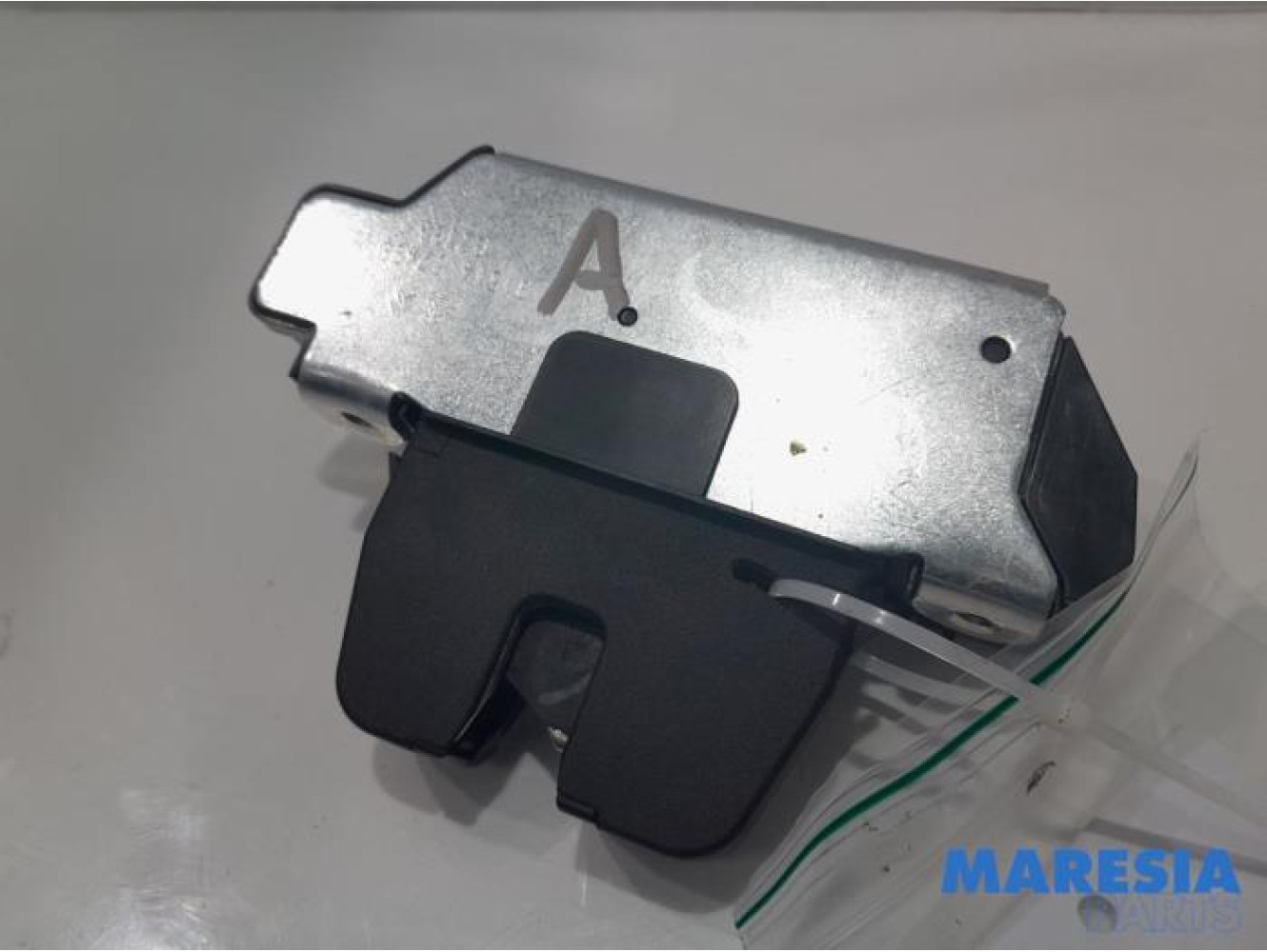 Peugeot - 3008 - Tailgate lock mechanism