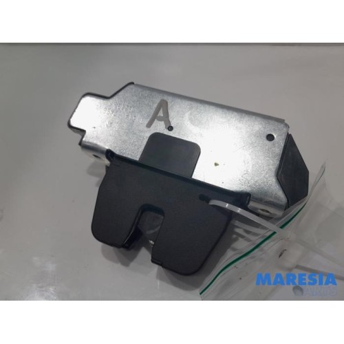 Peugeot - 3008 - Tailgate lock mechanism