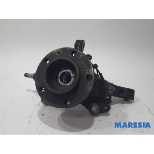Renault - Master - Knuckle, front right