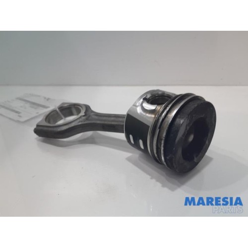 Peugeot - 2008 - Piston