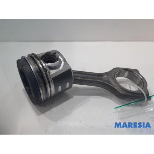 Peugeot - 2008 - Piston