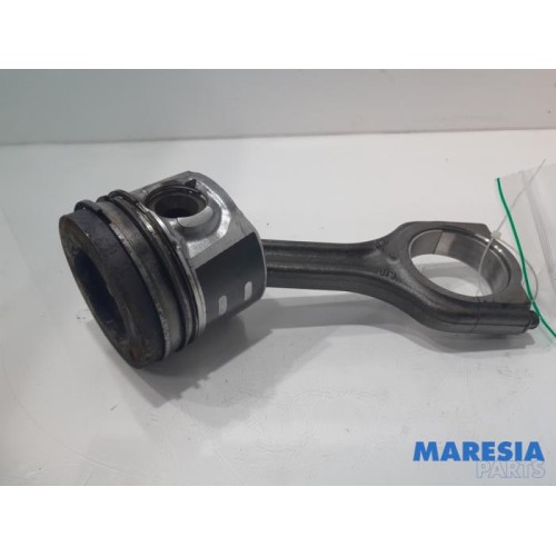 Peugeot - 2008 - Piston