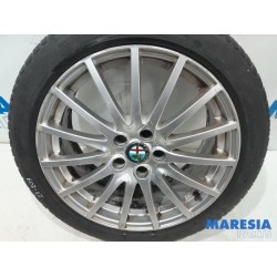Alfa Romeo - 159 - Sportvelgenset + banden