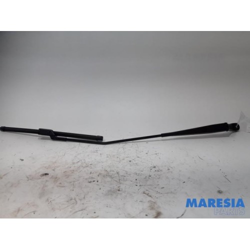 Peugeot - 208 - Front wiper arm