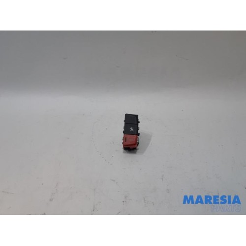 Peugeot - 508 - SOS button