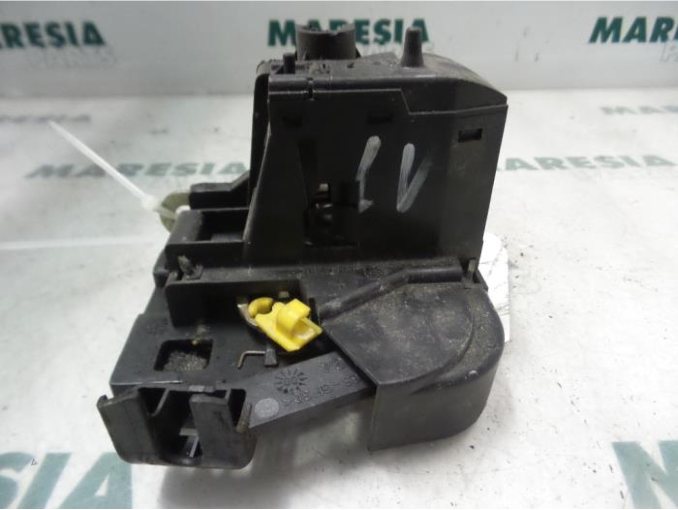 Renault - Megane - Door lock mechanism 2-door, left