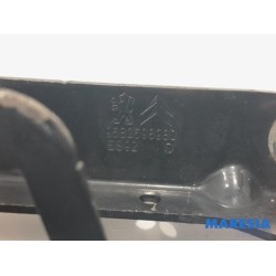 Peugeot - 3008 - Motorhaube Scharnier