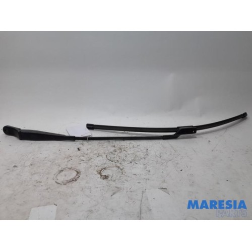 Peugeot - 3008 - Front wiper arm