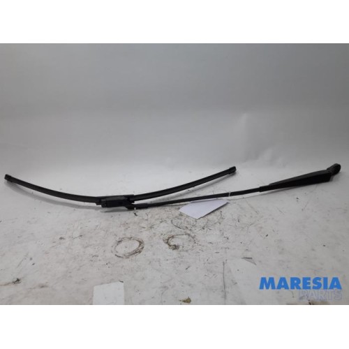 Peugeot - 3008 - Front wiper arm
