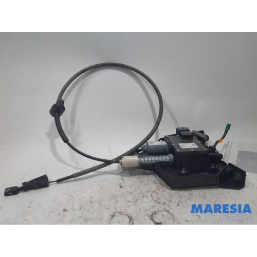 Peugeot - 3008 - Parking brake mechanism
