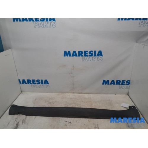 Citroen - C4 Cactus - Side skirt, left