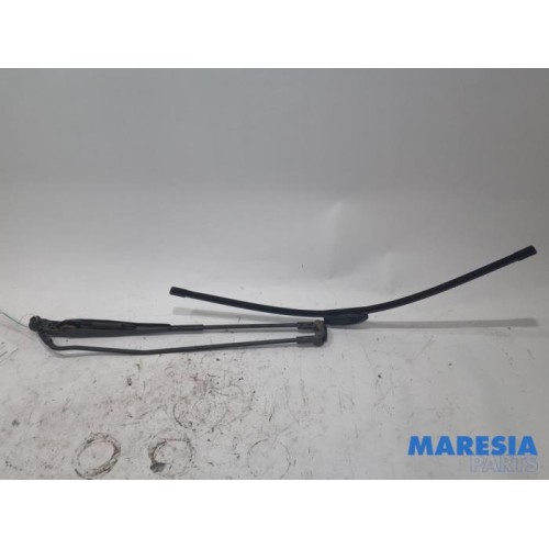 Citroen - C1 - Front wiper arm