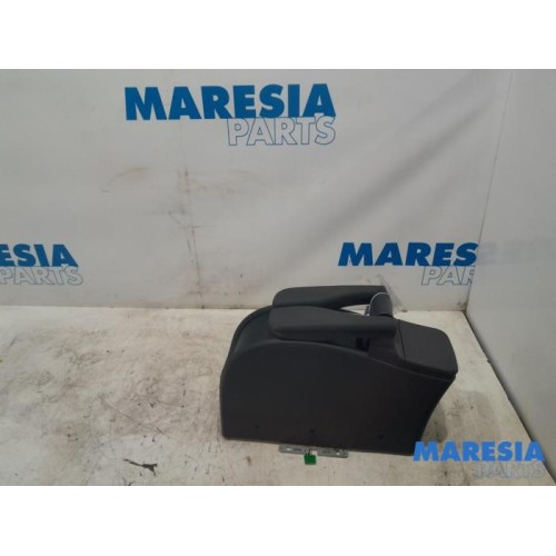 Renault - Grand Scenic - Middle console
