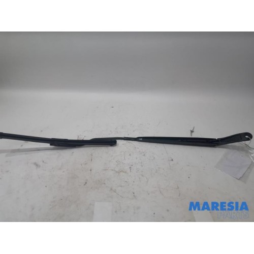 Citroen - DS3 - Front wiper arm