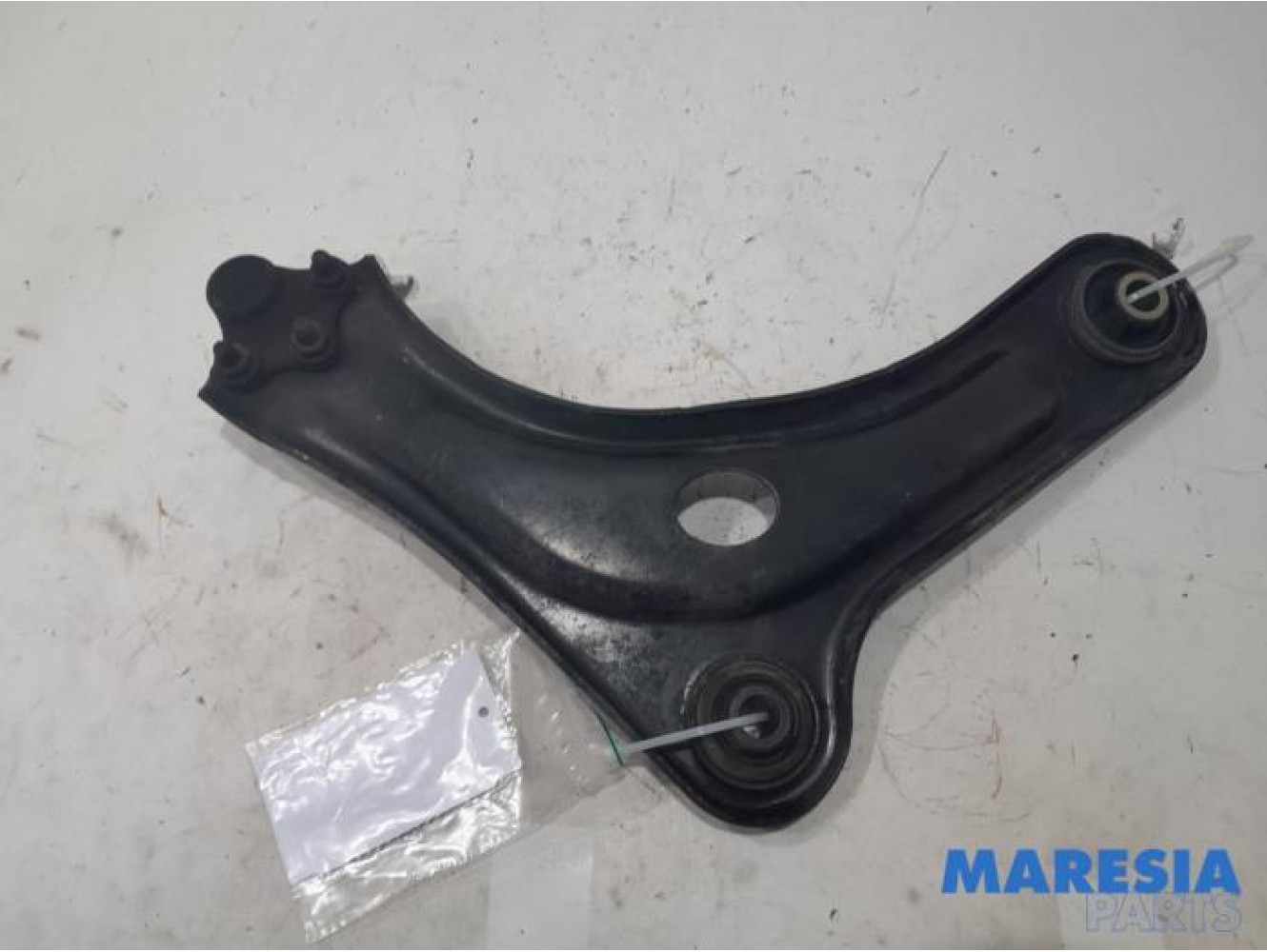 Citroen - DS3 - Front lower wishbone, left