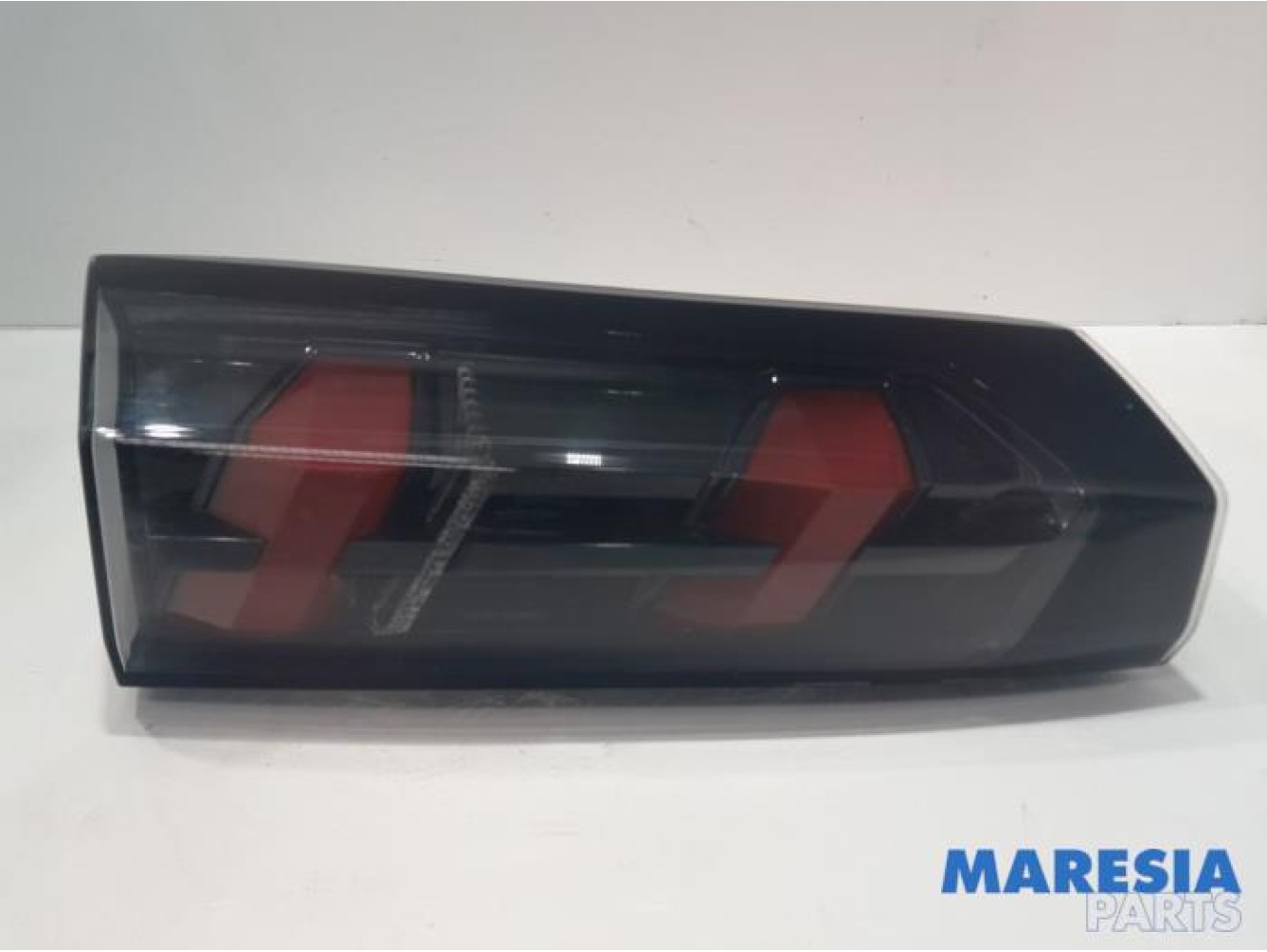 Peugeot - 2008 - Achterlicht links