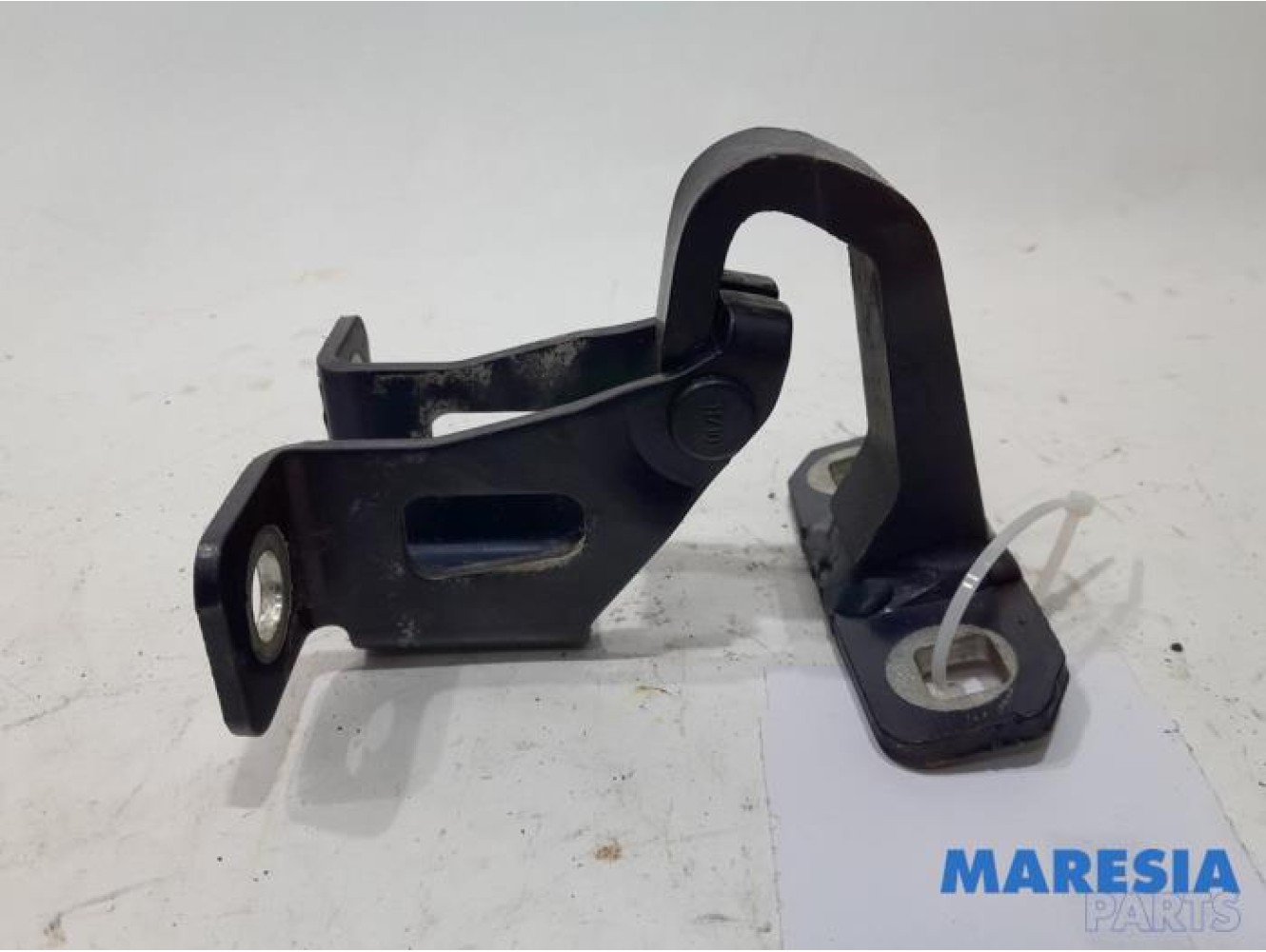 Dacia - Logan - Tailgate hinge
