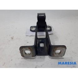 Dacia - Logan - Tailgate hinge