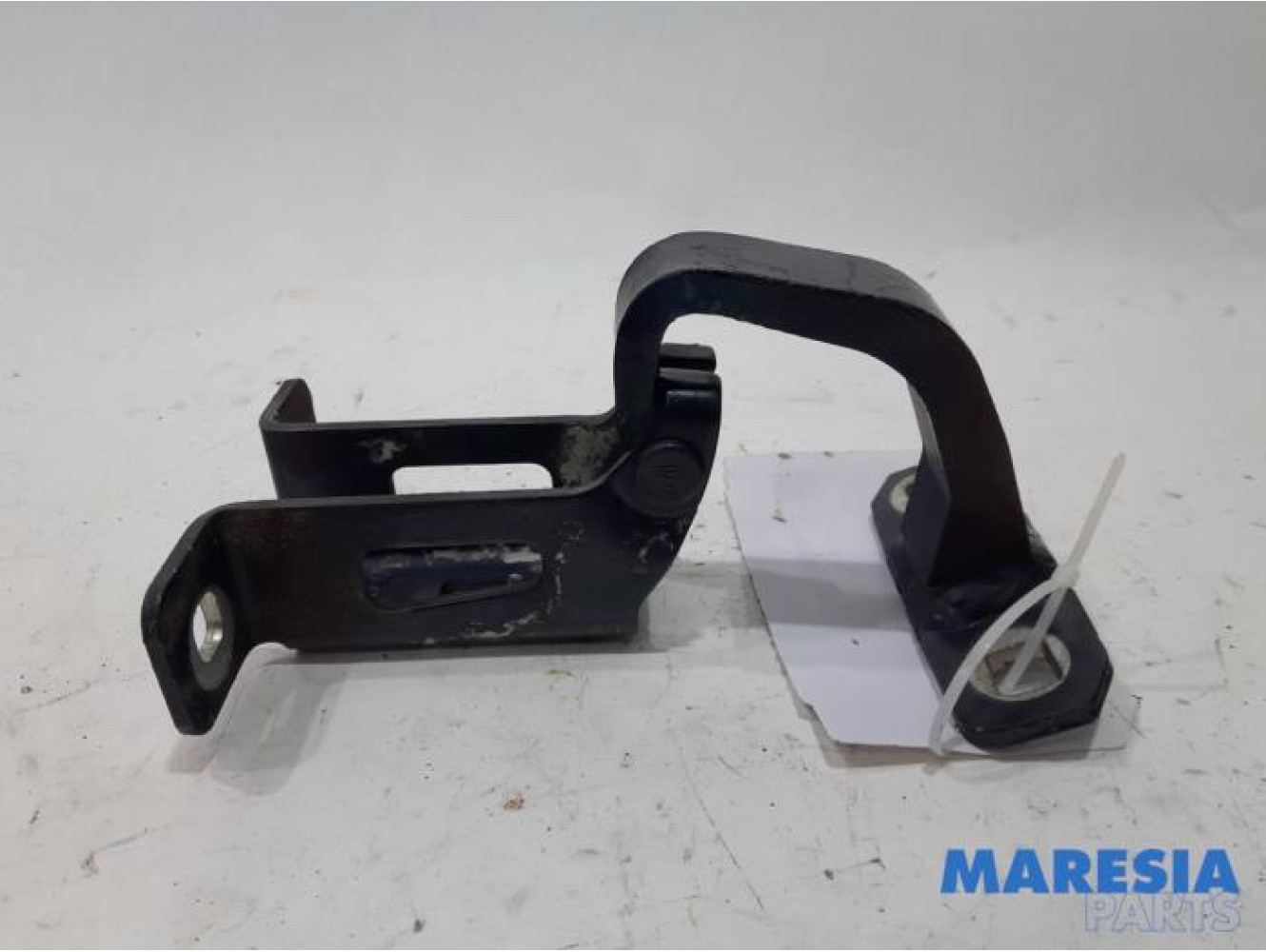 Dacia - Logan - Tailgate hinge