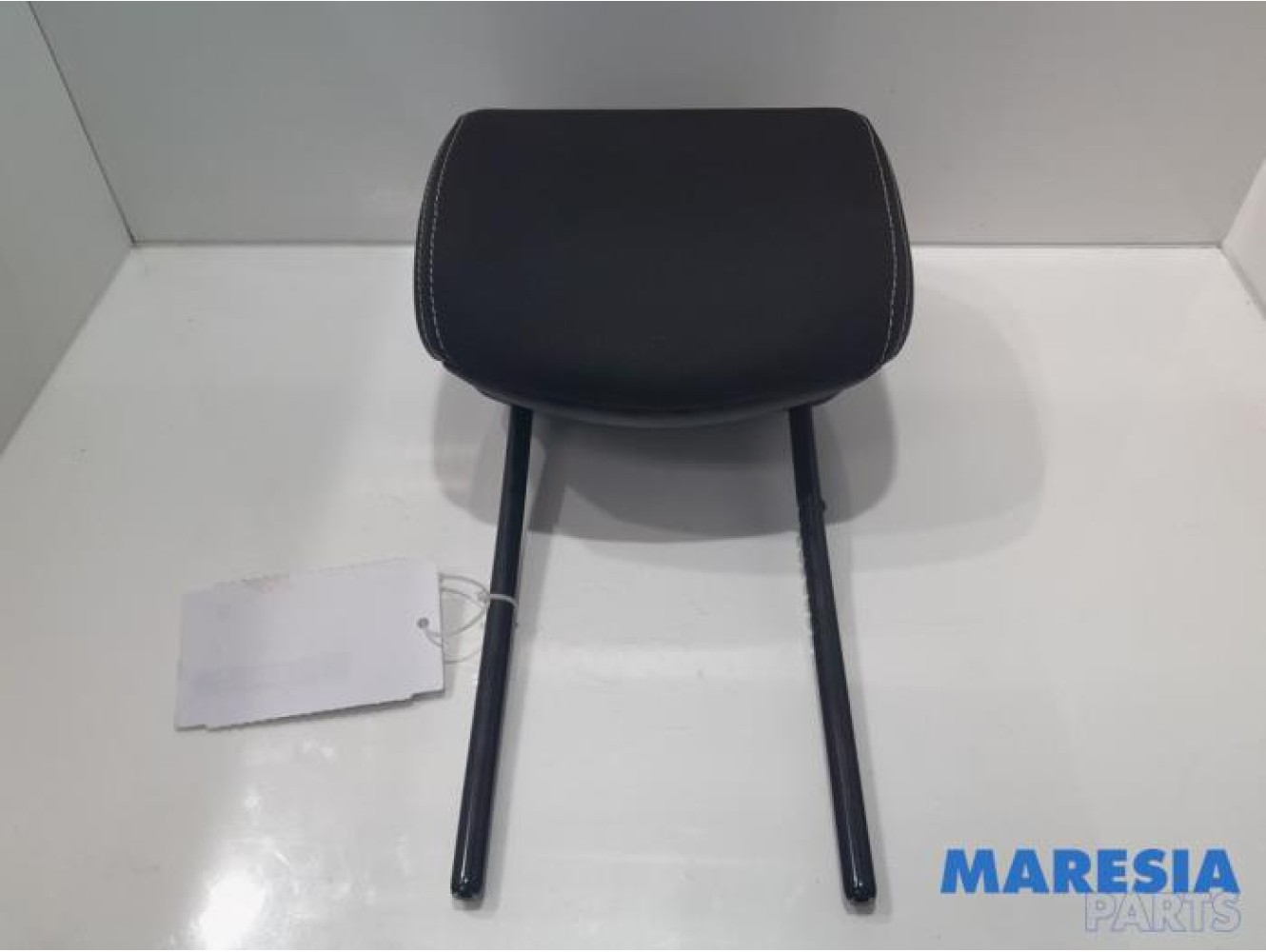 Renault - Clio - Headrest
