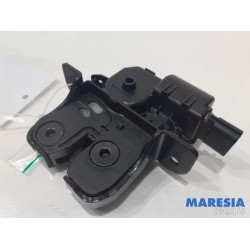Renault - Clio - Tailgate lock mechanism