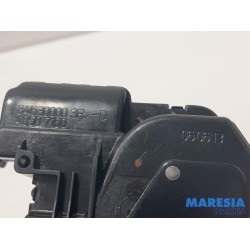 Renault - Clio - Tailgate lock mechanism