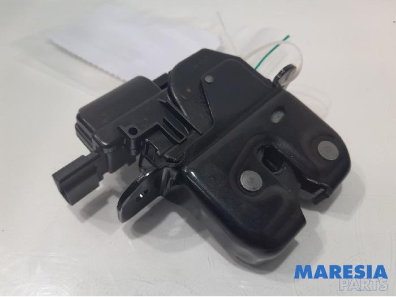 Renault - Clio - Tailgate lock mechanism