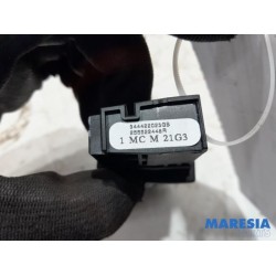 Renault - Clio - Commande radio volant