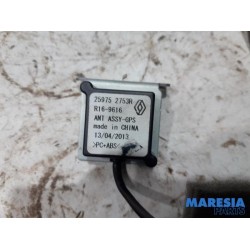 Renault - Clio - GPS antenna