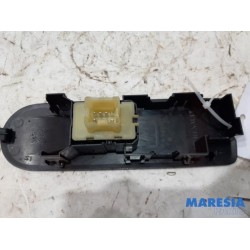 Renault - Clio - Electric window switch