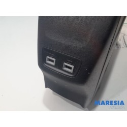 Peugeot - 2008 - Middle console