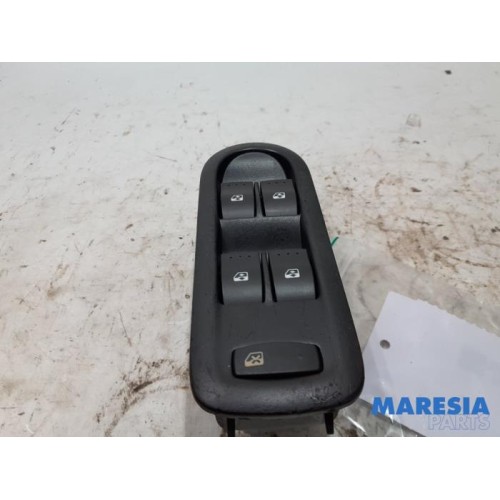 Renault - Grand Scenic - Multi-functional window switch