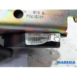 Renault - Grand Scenic - Rear seatbelt, centre