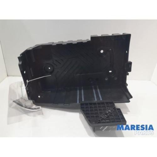 Opel - Corsa - Battery box