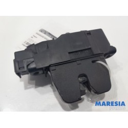 Peugeot - 308 - Tailgate lock mechanism