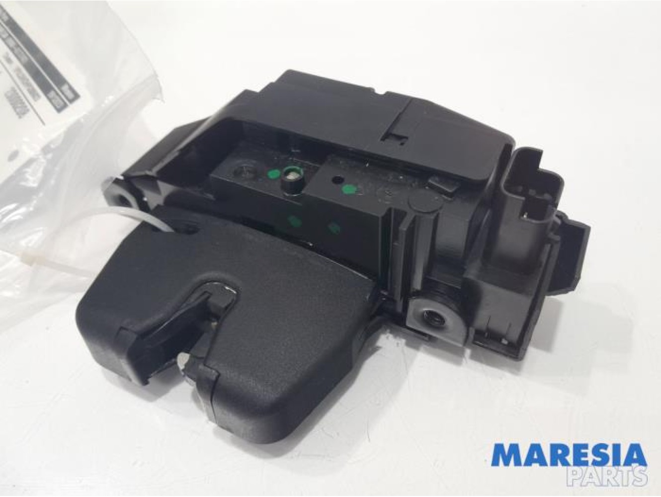 Peugeot - 308 - Tailgate lock mechanism