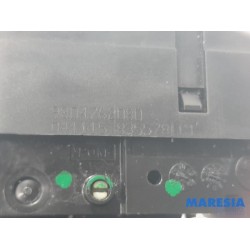 Peugeot - 308 - Tailgate lock mechanism