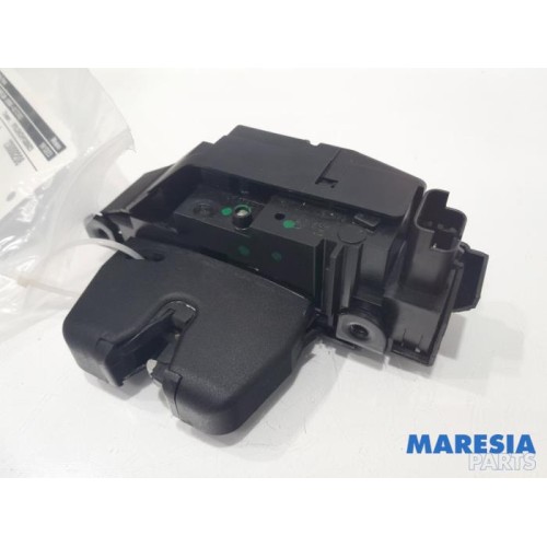 Peugeot - 308 - Tailgate lock mechanism