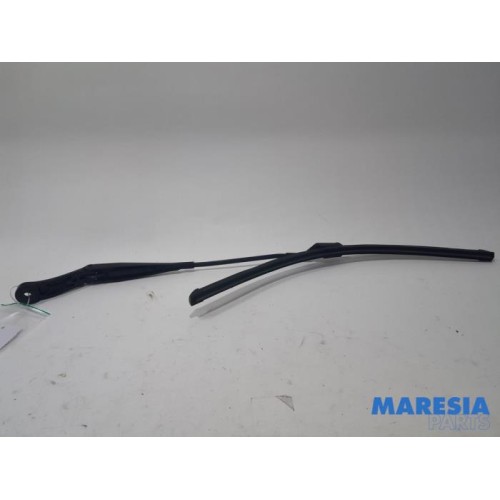 Peugeot - 308 - Front wiper arm