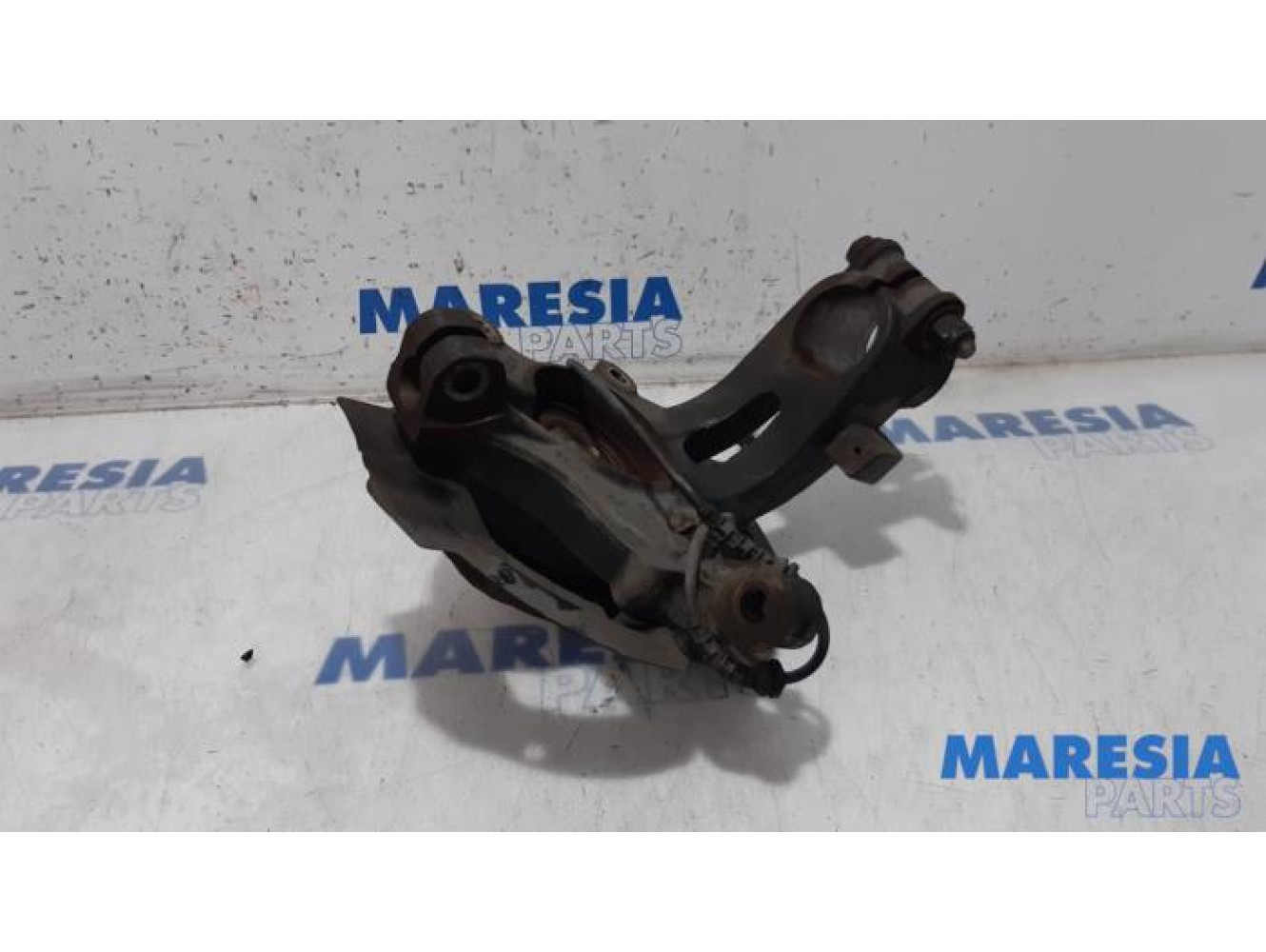 Renault - Megane - Knuckle, front right