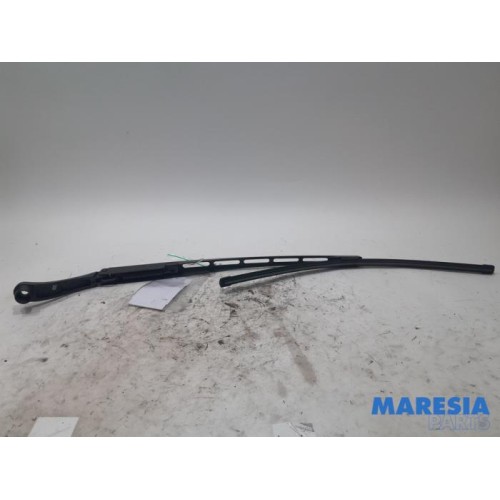 Citroen - C5 - Front wiper arm