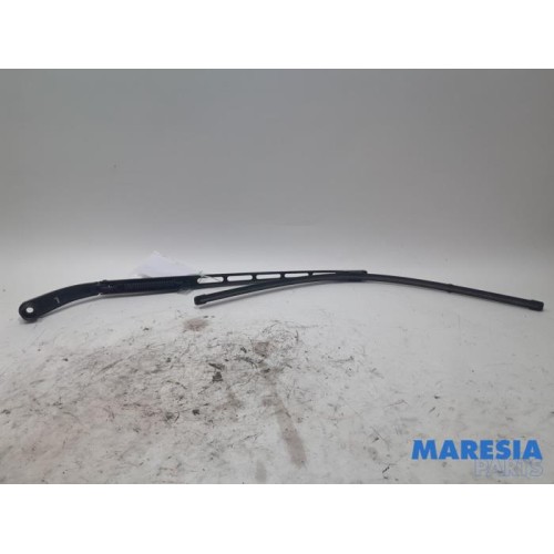 Citroen - C5 - Front wiper arm
