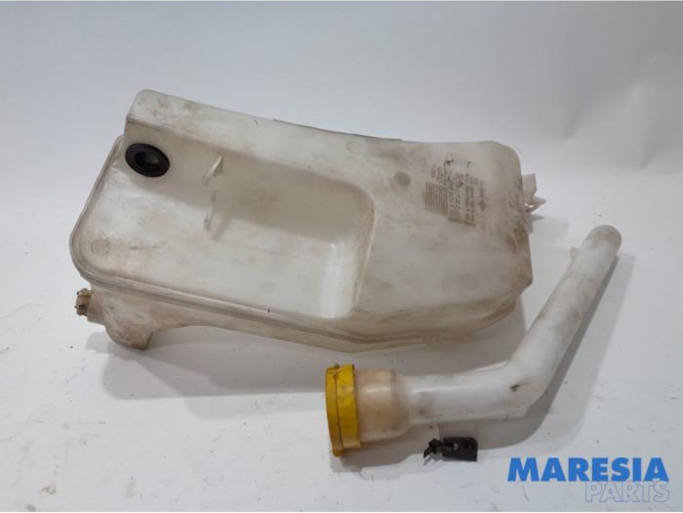 Renault - Clio - Front windscreen washer reservoir