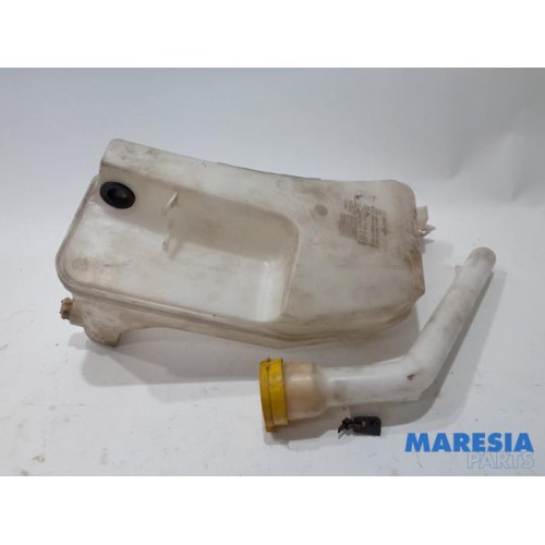 Renault - Clio - Front windscreen washer reservoir