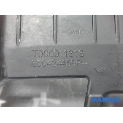 Renault - Clio - Rear bumper bracket central