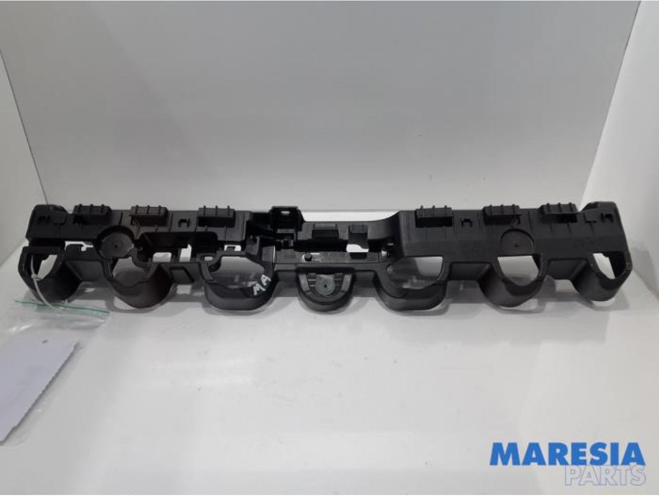 Renault - Clio - Rear bumper bracket central